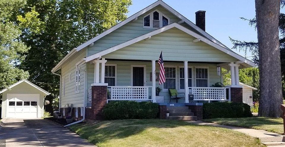 1st image of 415 College Ave