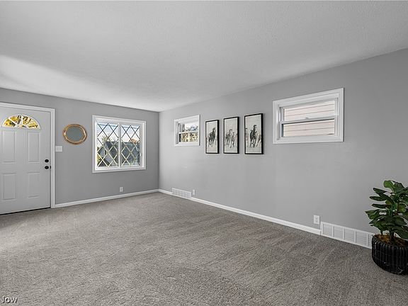 5th image of 955 Iona Ave