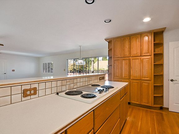 5th image of 1516 Whipple Ave