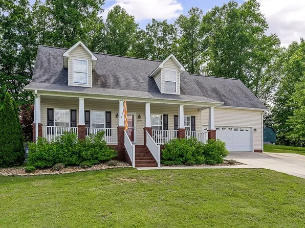 1696 Farmington Dr, Cookeville, TN 38501