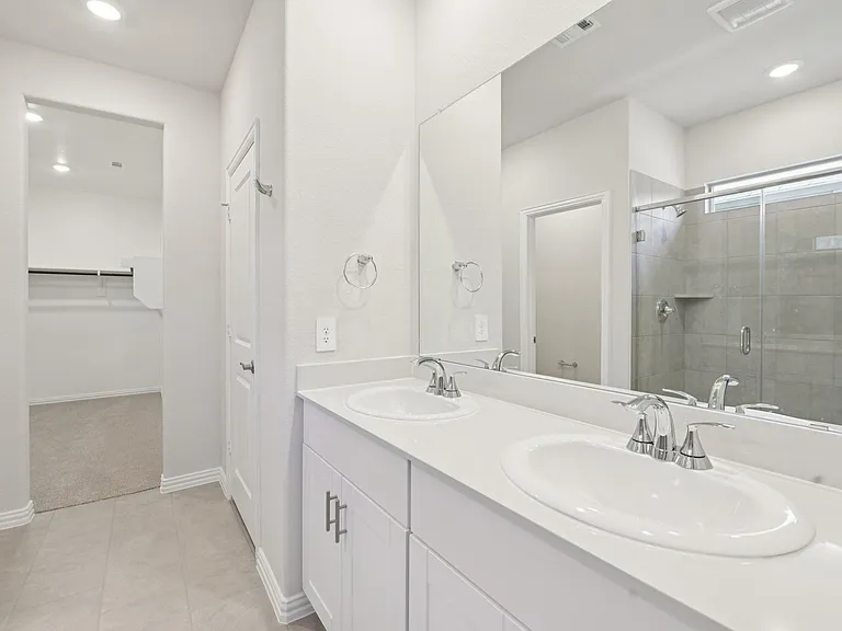 717 Leavenworth Dr — Photo 17