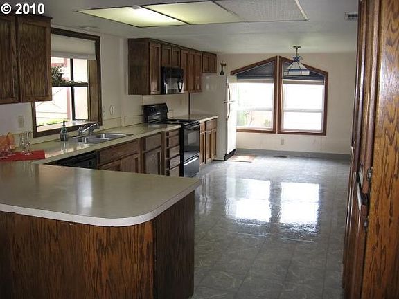 3rd image of 2103 SE Park Crest Ave