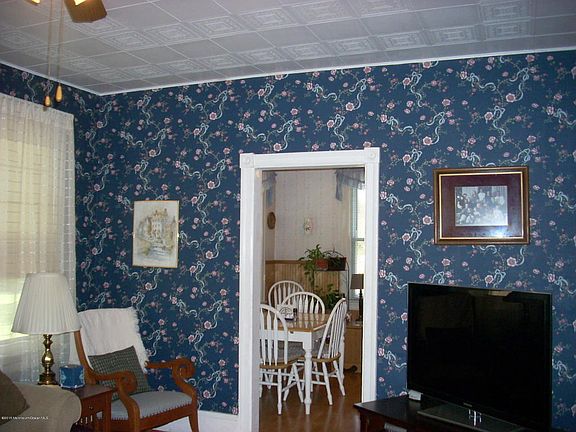 5th image of 12 Oakford Ave
