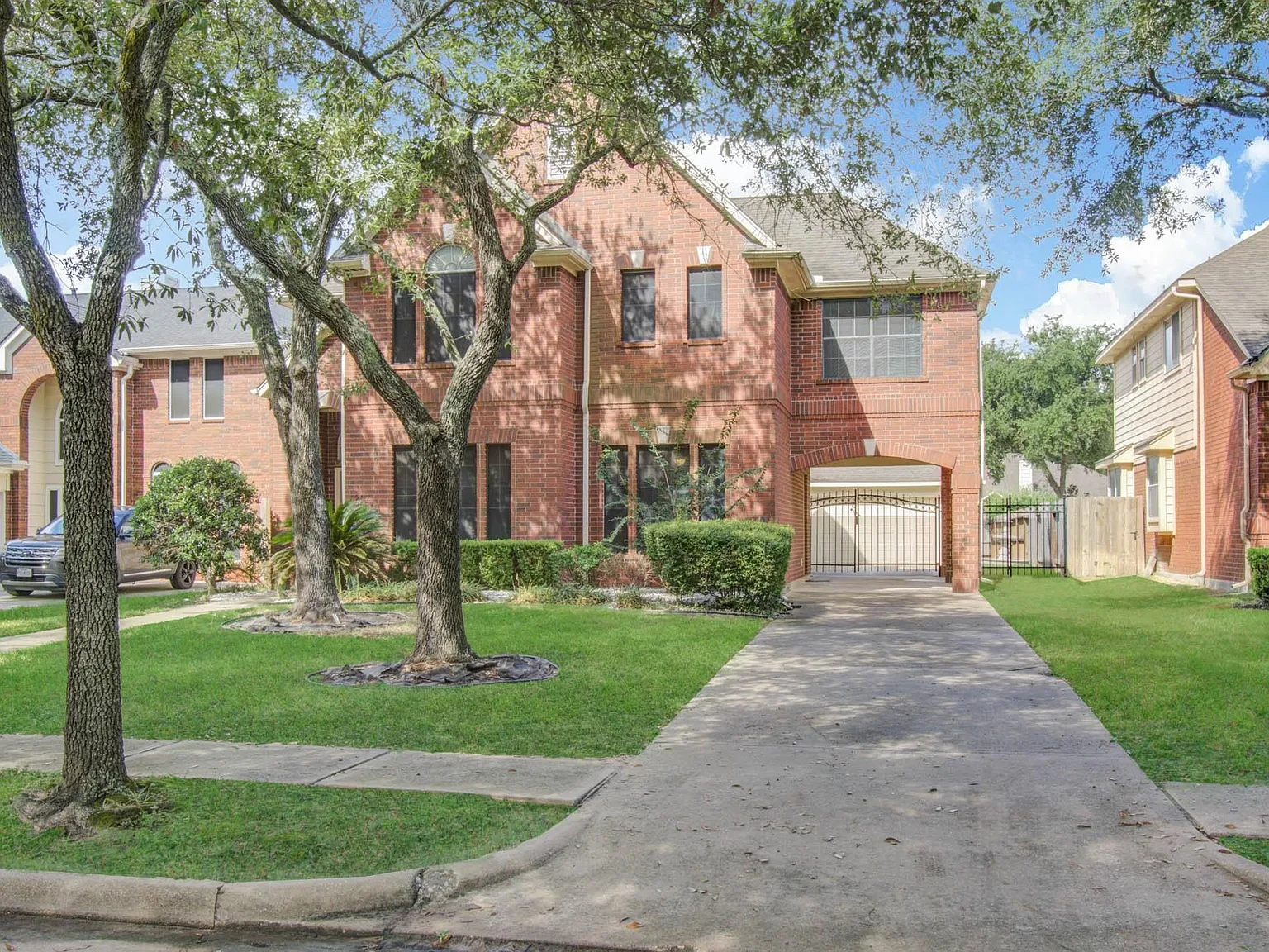 4 bed, 3.5 bath, 2613 sqft, $2,995 — Photo 2