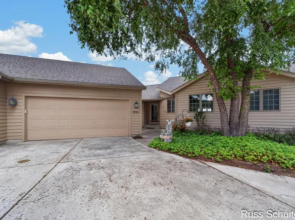 1682 W Harbour Towne Cir, Muskegon, MI 49441