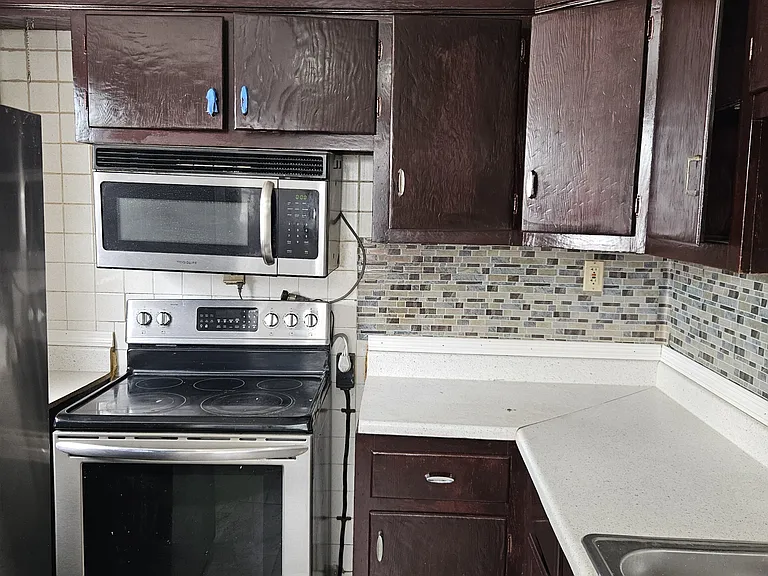 745 E Tioga St — Photo 5