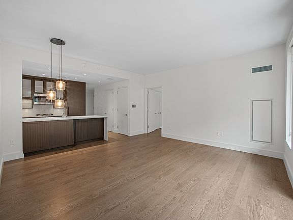 5th image of 510 E 14th St APT 603