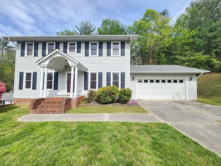 590 Deep Woods Dr — Photo 1