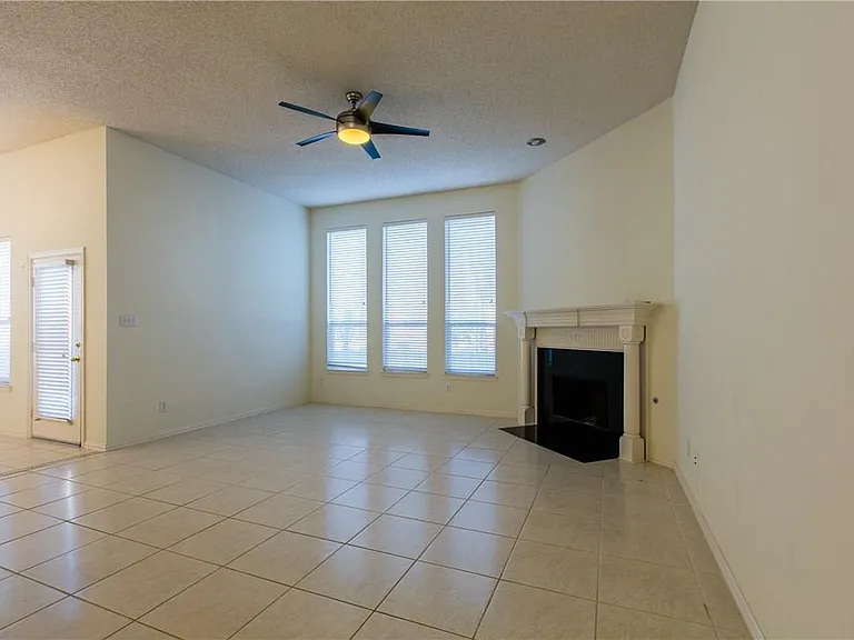 8216 Spring Valley Ln — Photo 2