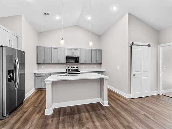 4th image of 2728 Amelia Ln