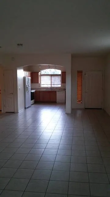 4 bed, 1600 sqft, $2,100 — Photo 2