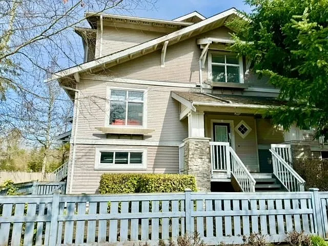 9533 Granville Ave — Photo 1