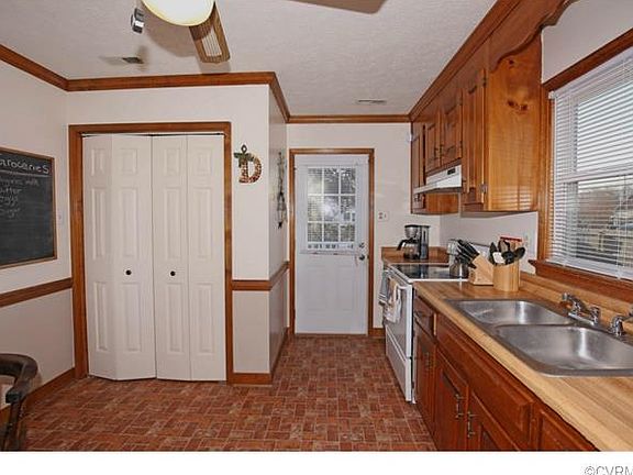 5th image of 101 N Daisy Ave