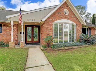 5743 Warm Springs Rd, Houston, TX 77035