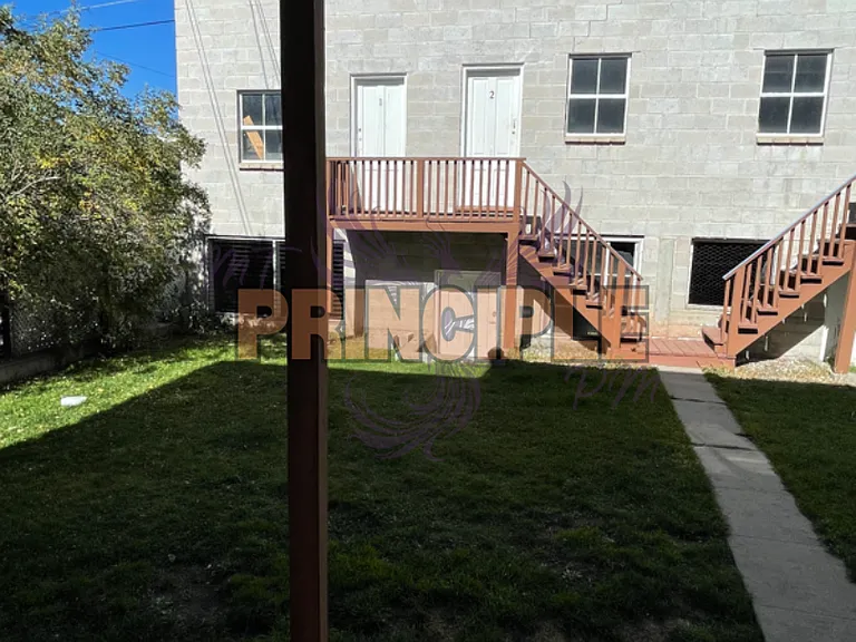 403-405 1/2 W Granite St — Photo 22