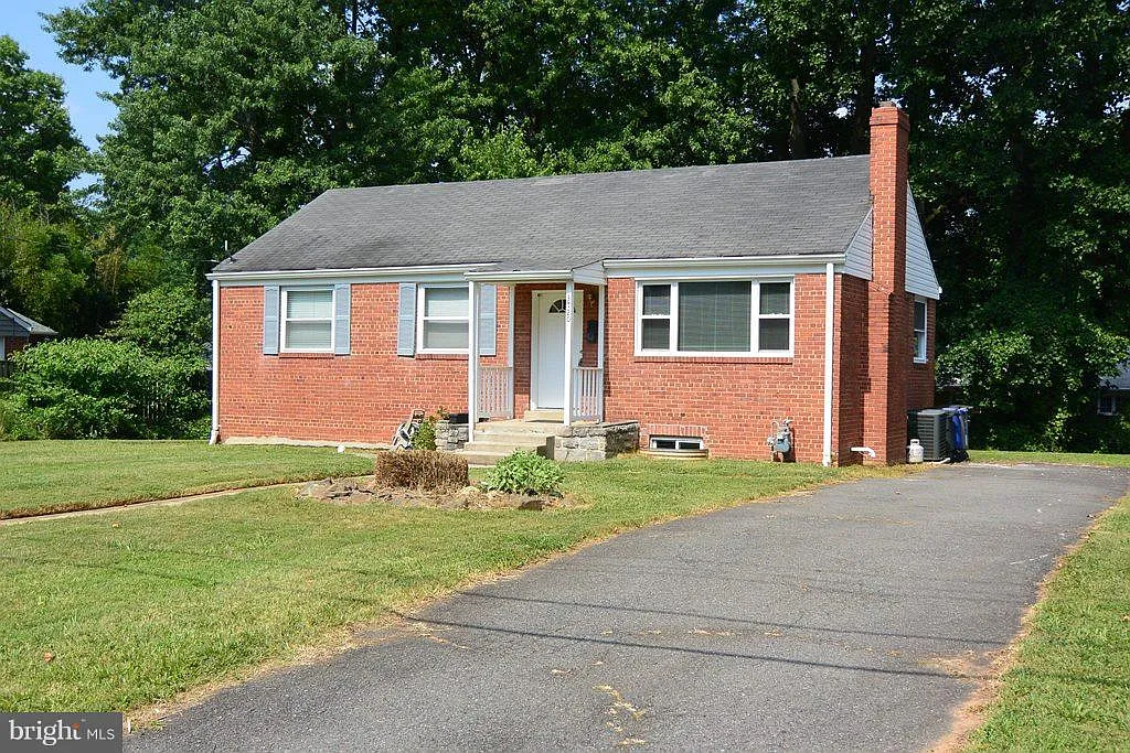 4 bed, 2.0 bath, 1808 sqft, $3,400 — Photo 1
