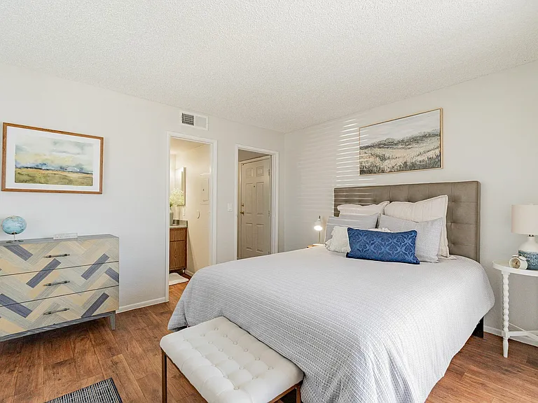 Club Valencia Luxury Apartments — Photo 9