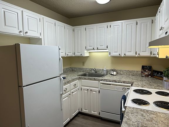 2nd image of 5123 SE Meldrum Ave #16