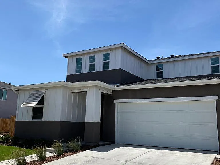 2426 Explorador Dr — Photo 1
