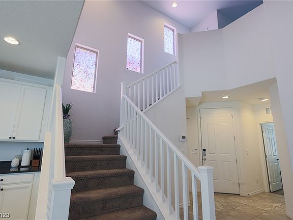 3rd image of 7813 Hyde Park Ct