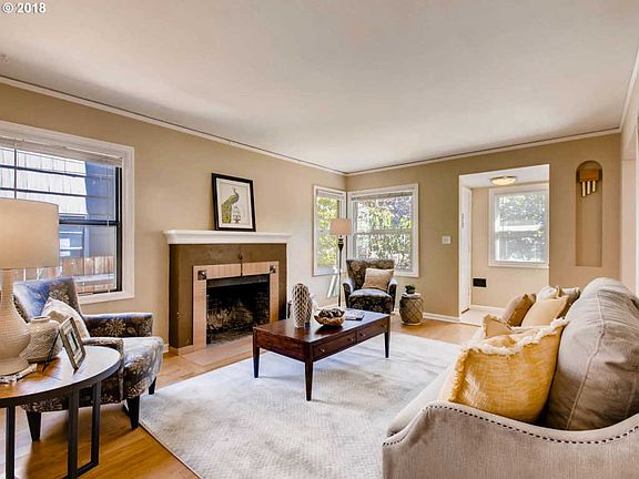 4th image of 139 NE Stafford St