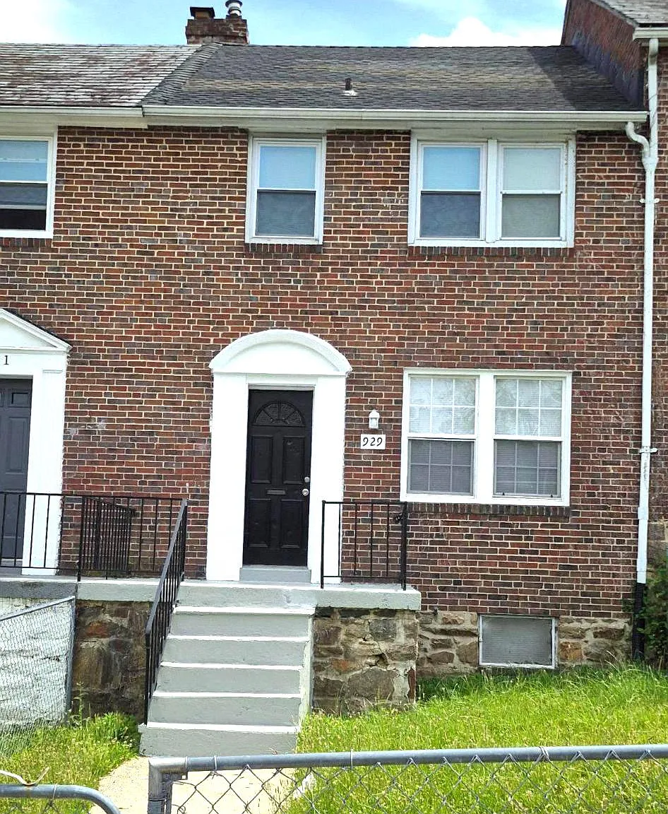 3 bed, 1.0 bath, 1260 sqft, $1,900 — Photo 1