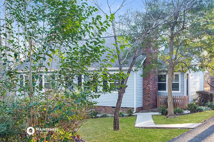 1st image of 112 Brook Dr