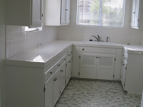 5th image of 537 E Elmwood Ave