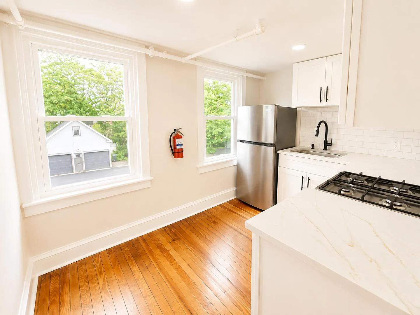 12 N York Rd - Second Floor — Photo 2