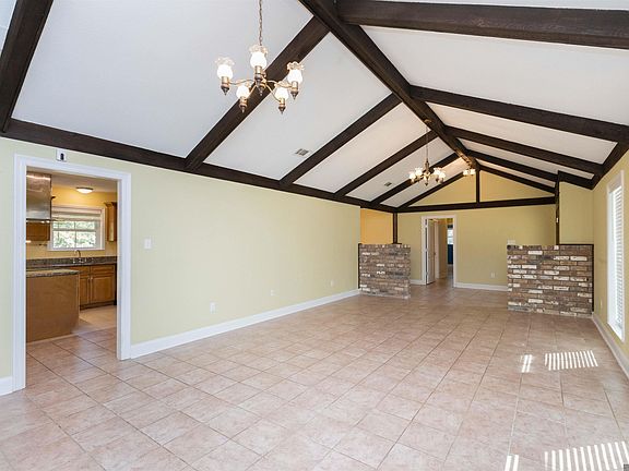4th image of 17444 Tiger Rd