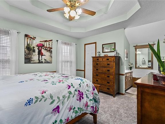 5th image of 2303 NE Maybrook Dr