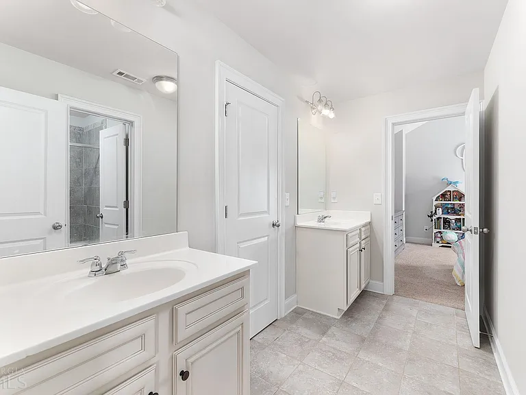 4410 Mossbrook Cir — Photo 4