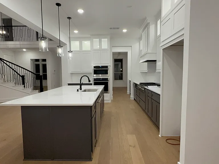14902 Hometown Dr — Photo 7