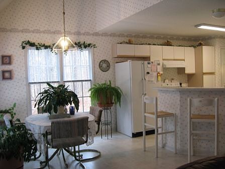 Breakfast/Kitchen Area