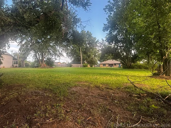1320 E 12th St, Okmulgee, OK 74447