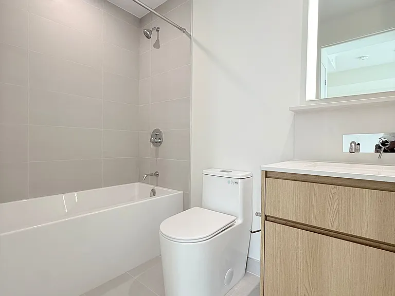 322 Dupont St #709 — Photo 7