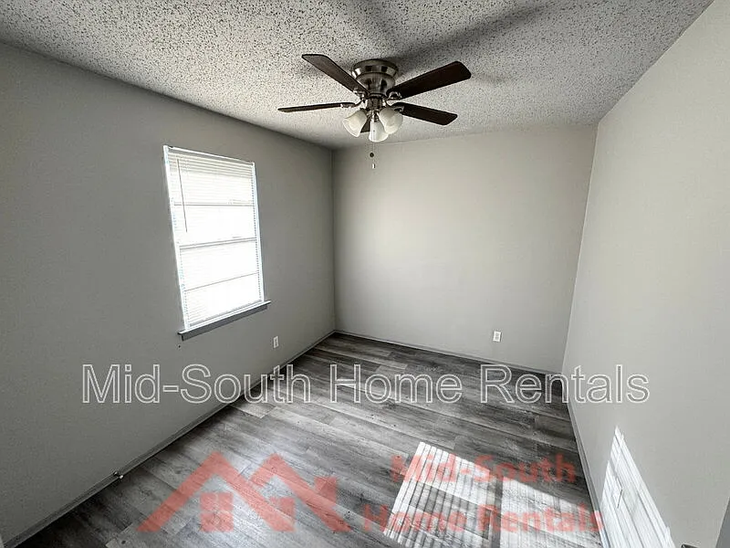 2 bed, 1.0 bath, $695 — Photo 4