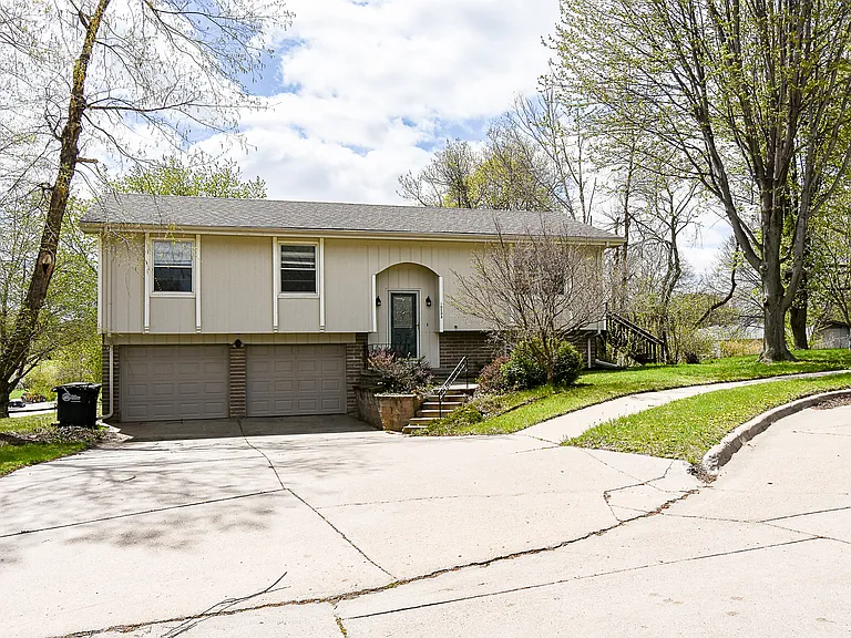 10205 T Cir — Photo 1