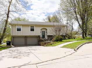 10205 T Cir, Omaha, NE 68127