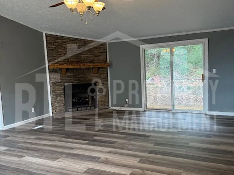 222 Meadow Hills Ln — Photo 15