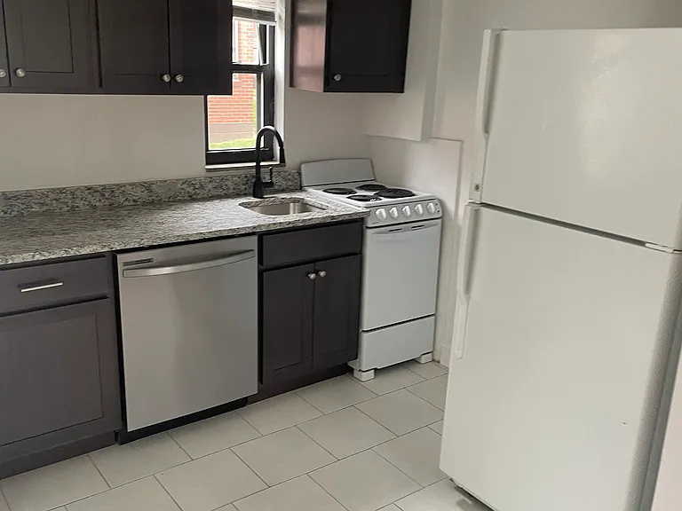 54 Warren St #1 — Photo 2