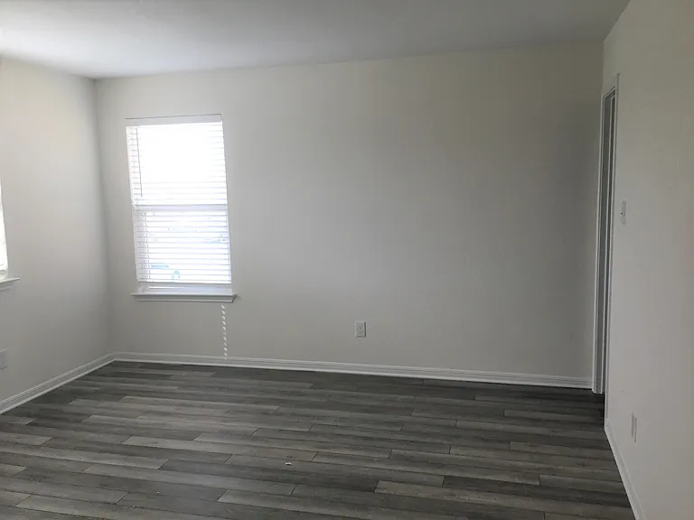 1330 Treeta Trl — Photo 15