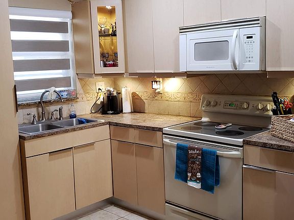3rd image of 1630 W 46th St APT 211