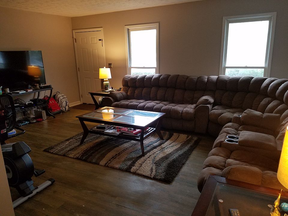 2nd image of 213 Heritage Way