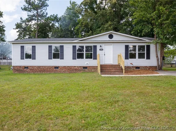 350 Old Salem Dr, Spring Lake, NC 28390