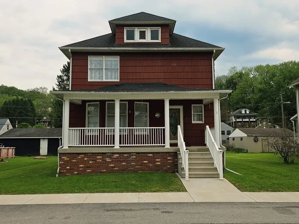 131 Sycamore St, Adena, OH 43901