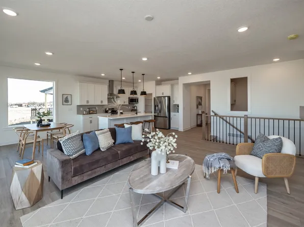 8925 Hickory Dr, Urbandale, IA 50322