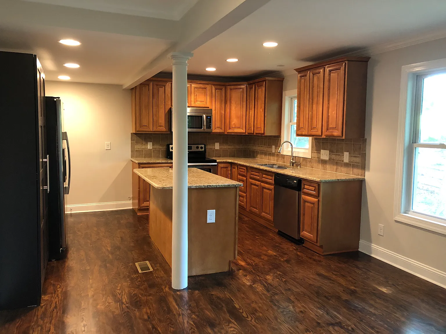 4 bed, 2110 sqft, $2,525 — Photo 3