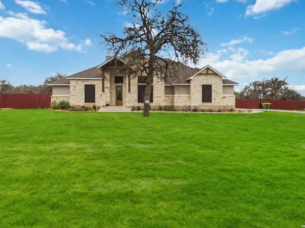 104 Hondo, La Vernia, TX 78121