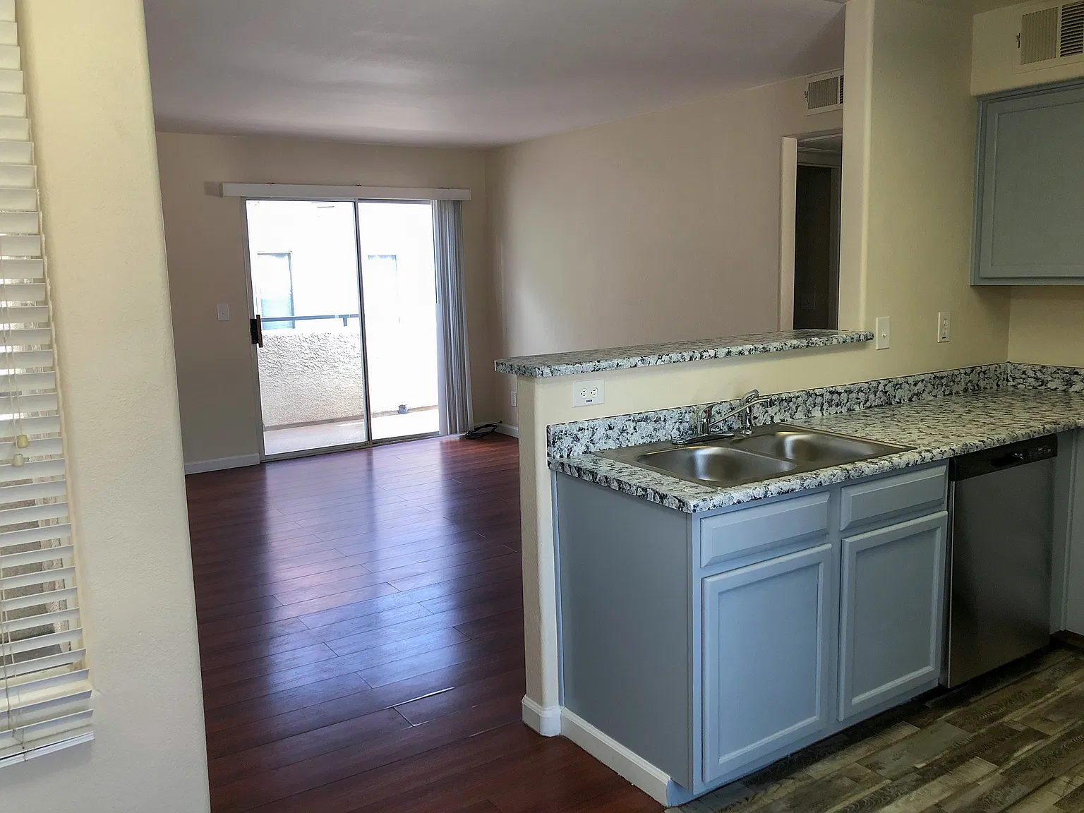 2 bed, 705 sqft, $1,200 — Photo 1